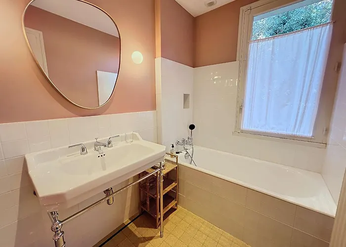 Casa vacanze Maison D'exception à 80m De La Avec Accès Direct, Proche Commerces, Terrasse, Bbq, Wifi Inclus - Fr-1-361-375