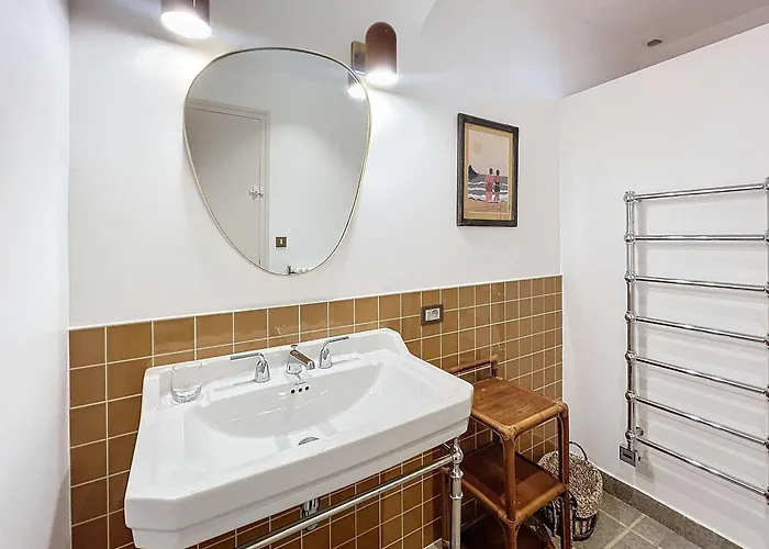 Casa vacanze Maison D'exception à 80m De La Avec Accès Direct, Proche Commerces, Terrasse, Bbq, Wifi Inclus - Fr-1-361-375 *